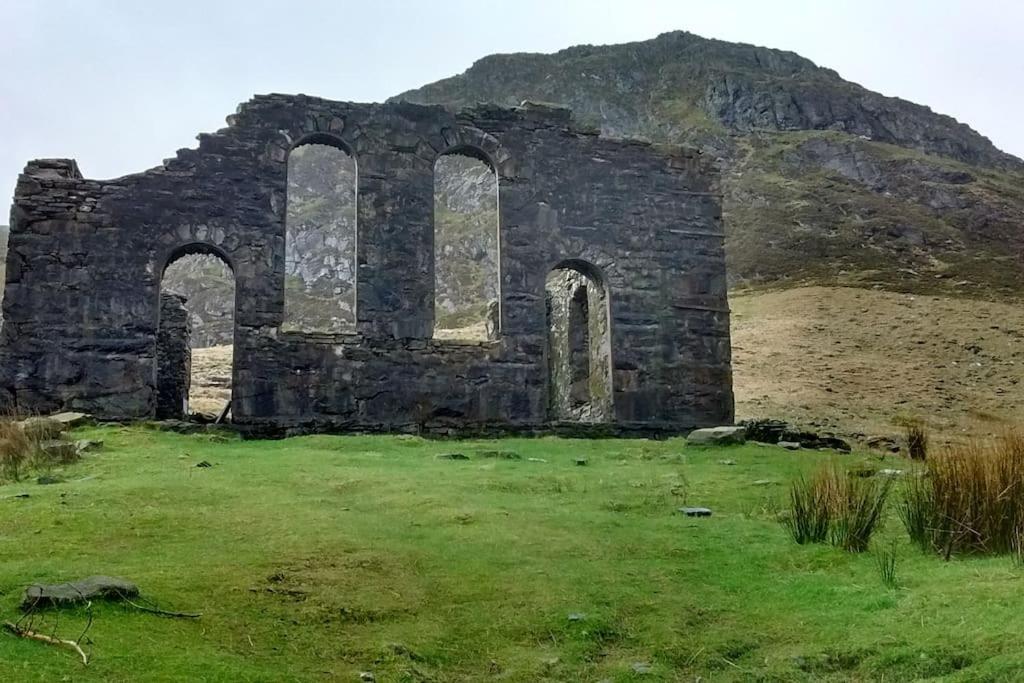 Ty Hen - Quirky Grade II Listed Cottage Blaenau Ffestiniog Exteriör bild